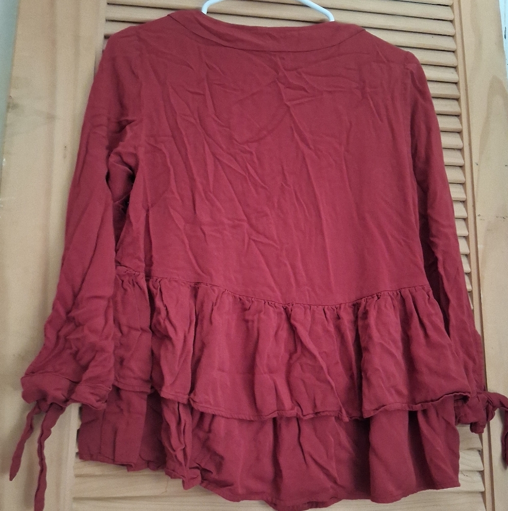 Chic Button-Front Ruffle Blouse - Red - image 4